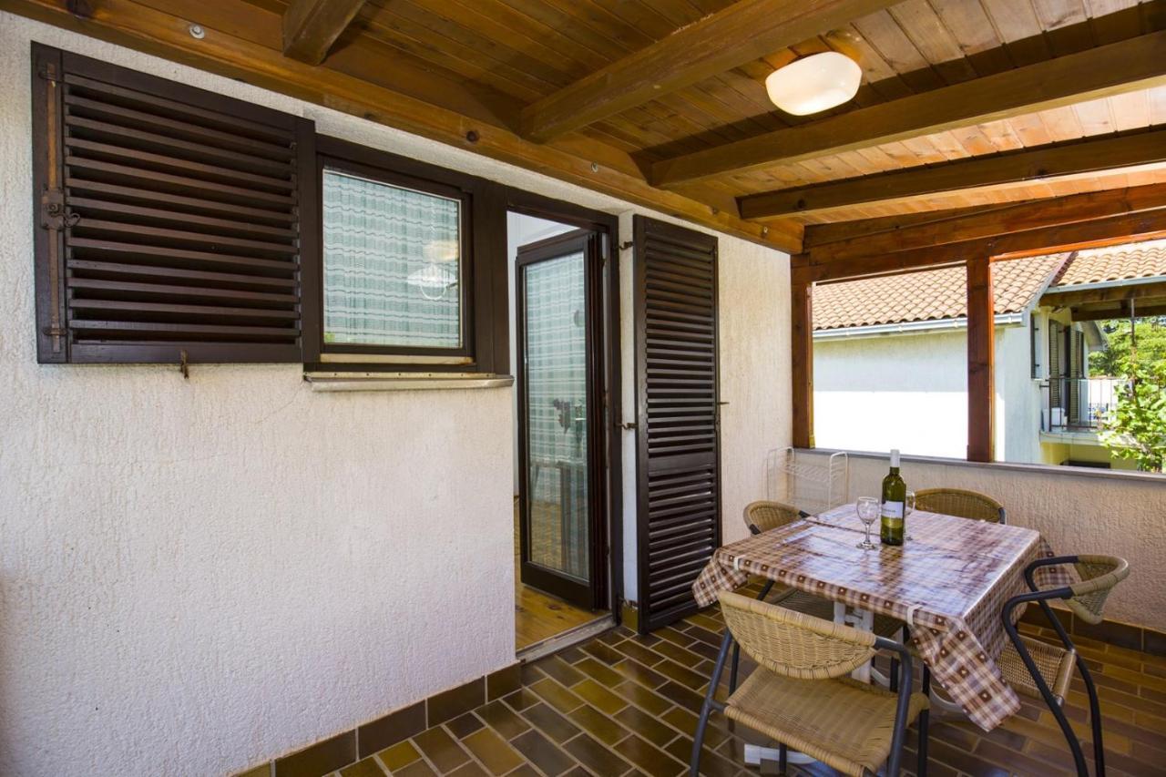 Apartment Vili Pinezici  Exterior photo